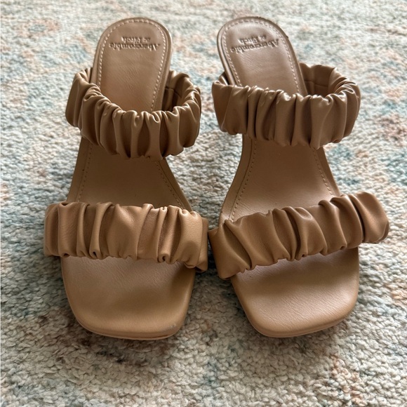 Abercrombie & Fitch Ruched Brown Sandal Heels - Picture 1 of 3